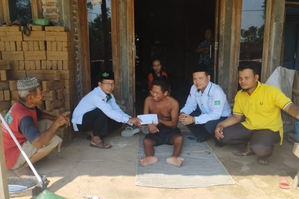 NU Care-LAZISNU MWC NU Bungkal Kembali Tasyarufkan Dana Beasiswa Pendidikan, Dana Infaq dan Paket Beras