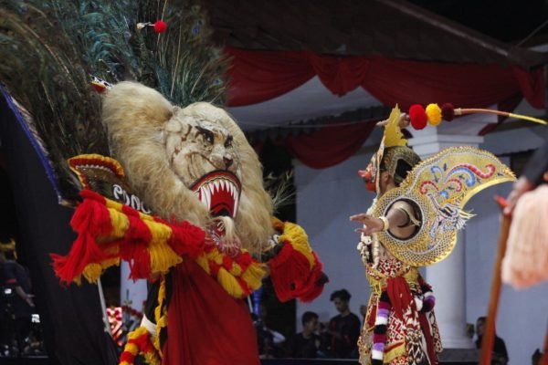Tunjukkan Reyog Santri, Lagu Ya Lal Wathon Iringi Penampilan Group Reyog IAIN Ponorogo