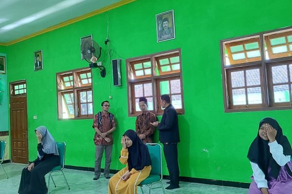 NU-CARE LAZISNU dan IROPIN Ponorogo Berikan Kacamata Gratis ke 1000 Santri dan Pengasuh Pondok Pesantren di Ponorogo