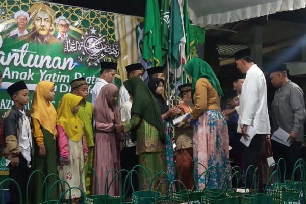 NU CARE-LAZISNU MWC NU Kec. Bungkal Santuni Anak Yatim dan Luncurkan Program Wakaf Tunai Mobil Ambulance NU