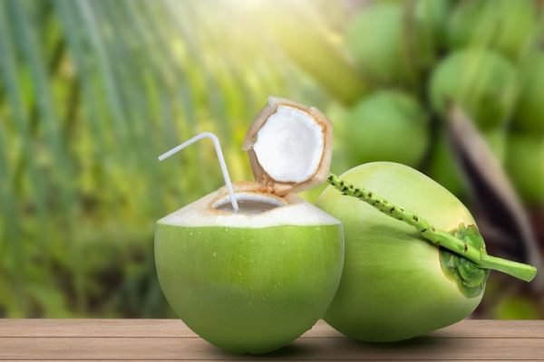 7 Manfaat Air Kelapa bagi Kesehatan