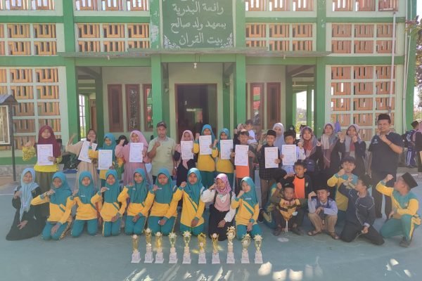 Siswa MI Ma’arif Al-Faqih Wringinanom Sukses Sabet Sepuluh Juara Porseni MI se-KKMI 4 Ponorogo