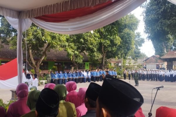 MWC NU Bungkal Berpartisipasi dalam Upacara Peringatan HUT RI ke 78 di Kecamatan Bungkal