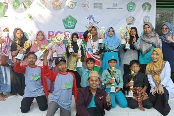 Aktualisasikan Visi dan Misi Madrasah, MI Ma’arif Darul Ulum Babadan Panen Prestasi di Porseni 2023