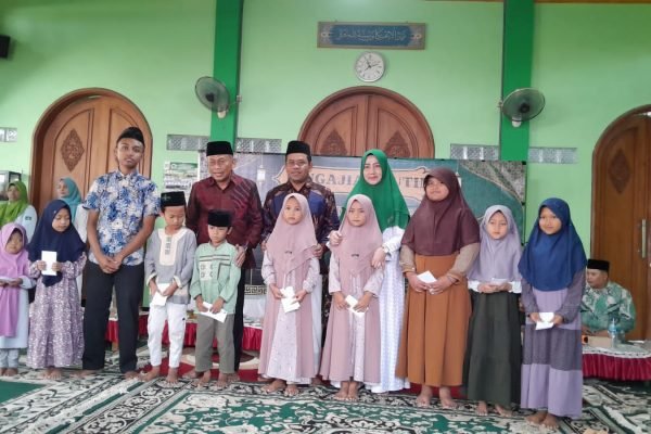 Kang Giri Hadiri Pengajian Rutin Ahad Pahing PAC Muslimat NU dan LAZISNU Bungkal
