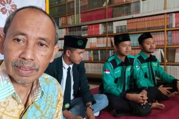 Kuatkan Jiwa Literasi, Komunitas Ilmiah Santri Al Islam Sowan Pak Tejo, Mengapa?