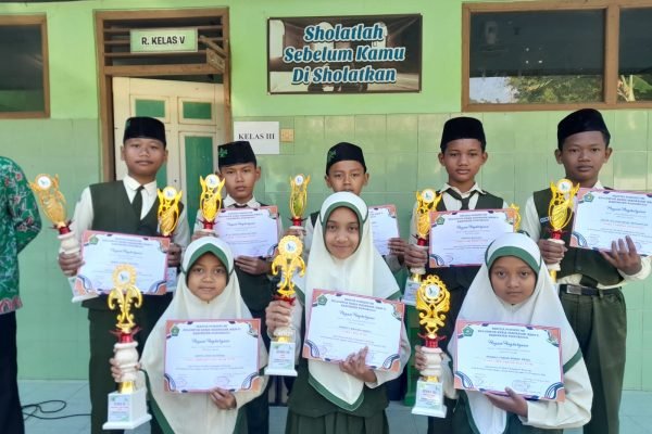 Tak Ketinggalan, MI Ma’arif Mangunsuman Boyong 4 Medali di Ajang PORSENI MI Ponorogo 2023