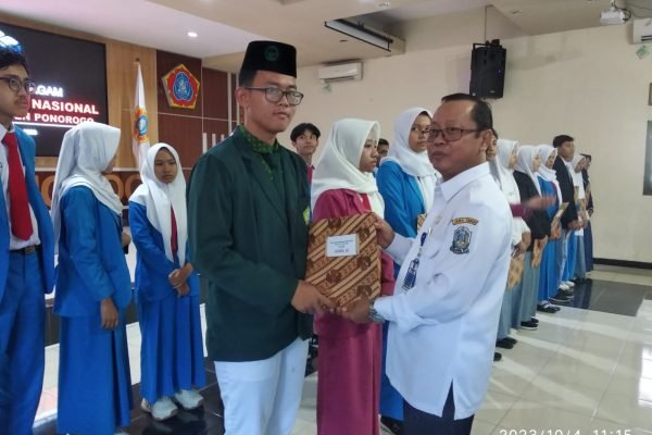 Dengan Motto BERKAH, Siswa MA AL-ISLAM Menjadi Satu Satunya Siswa Madrasah Swasta yang Berprestasi di OSN-K