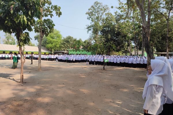 Diikuti 3500 Santri, MWC NU MLARAK Gelar Apel Hari Santri Nasional