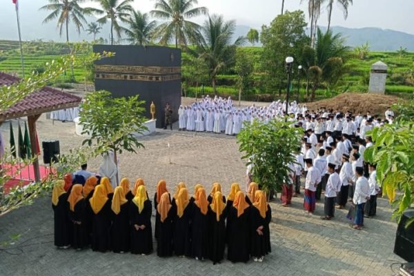 MWC NU Sooko gelar Apel Hari Santri Nasional di Bukit Marinda Baitus Salam