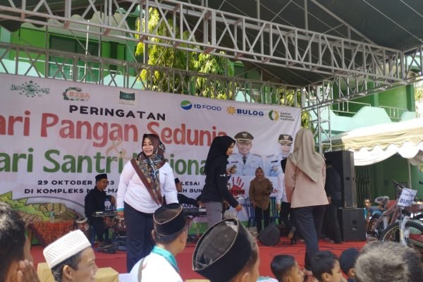 Jalan Santai Sarungan Tutup Peringatan Hari Santri 2023 di MWC NU Kecamatan Bungkal