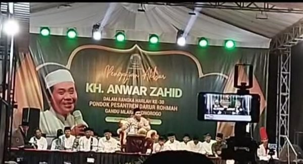 Ribuan Orang Hadiri Pengajian KH. Anwar Zahid dalam Puncak Harlah PP. Darur Rohmah Gandu ke 30