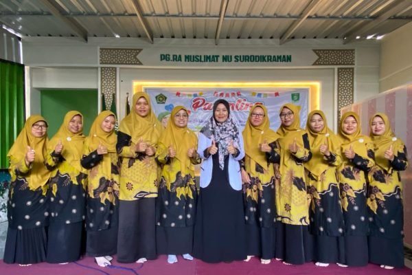 RA Muslimat Surodikraman tutup Semester Ganjil 2023/2024 Dengan Seminar Parenting “Happy Mom Happy Kids”