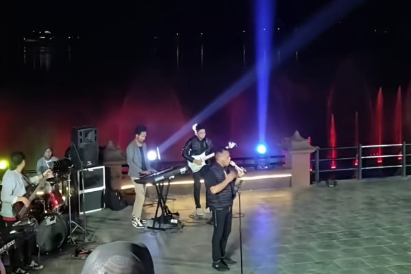 Meriah, Pemda Ponorogo Adakan Konser Musik Warnai Perayaan Tahun Baru 2024 di Telaga Ngebel