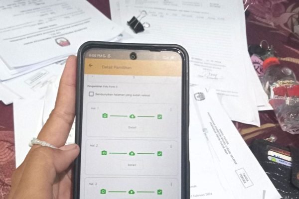 Usai Coblosan, KPPS Masih Lanjutkan Sirekap. Begini Tanggapannya