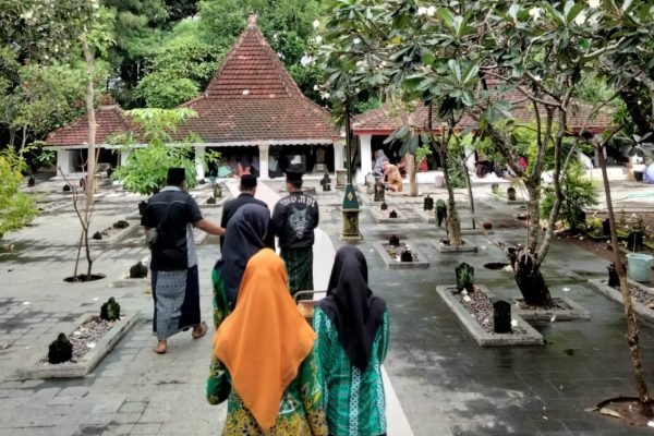 Pasca Dilantik, Pelajar NU Polorejo Adakan Ziarah Auliya : Kita Minta Restu