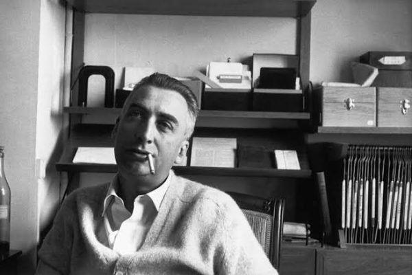 Bertarung dalam Belantara Mitos, Roland Barthes: Sekurang-kurangnya, Jadilah ‘Konsumen’ yang Kritis