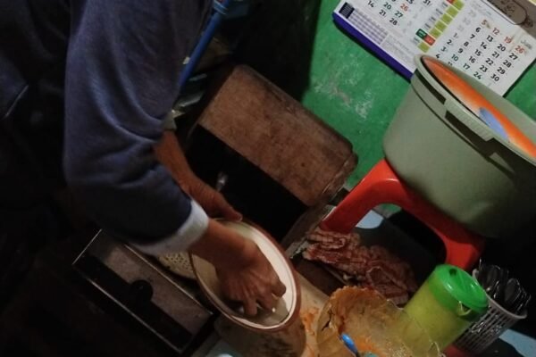 Pecel Enak Bu Sri Menur, Salah Satu Legenda Pecel di Ponorogo