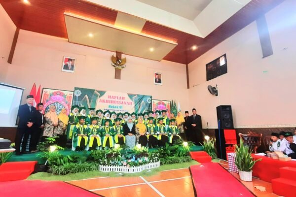 MI Ma’arif Syuhada Ngunut Ponorogo Mewisuda 21 Siswa Kelas VI Tahun Ajaran 2023/2024