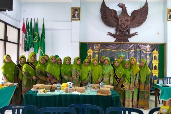 Bentuk Nahkoda Baru, PC Muslimat NU Ponorogo Lantik PAC dan 19 Ranting Muslimat Bungkal