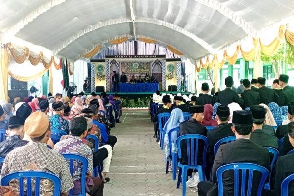 Membanggakan, Ratusan Siswa MTs dan MA Ma’arif Al Ishlah Bungkal Ponorogo Wisuda Haflah Akhirussanah