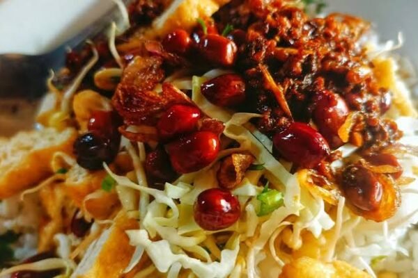 Menjelajahi Kelezatan Nasi Tahu Ponorogo: Perpaduan Gurih, Manis, dan Tekstur yang Menggoda