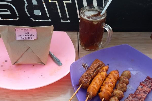 WTB 2 Ponorogo: Inovasi Angkringan Menjadi Tempat Nongkrong Hits dan Asik