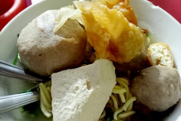 Kuliner Legendaris Bakso Urat Sapi Ambarukmo Cak Pur Arema, Tendaan Tapi Jadi Pilihan Banyak Orang