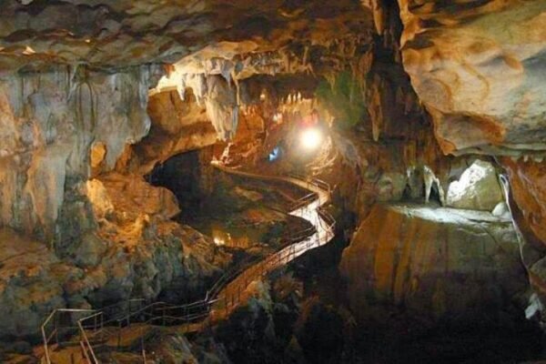Gua Lowo: Jendela ke Masa Lalu di Ponorogo