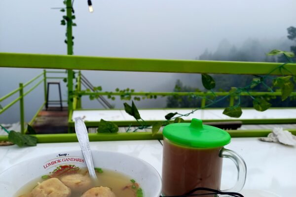 Kulineran Ditemani View Kabut Daerah Cemoro Kandang, Karanganyar