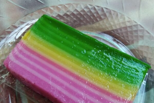 Kue Lapis, Jajanan Basah dengan Ciri Khas Kecantikan dan Kenikmatan di Setiap Layer