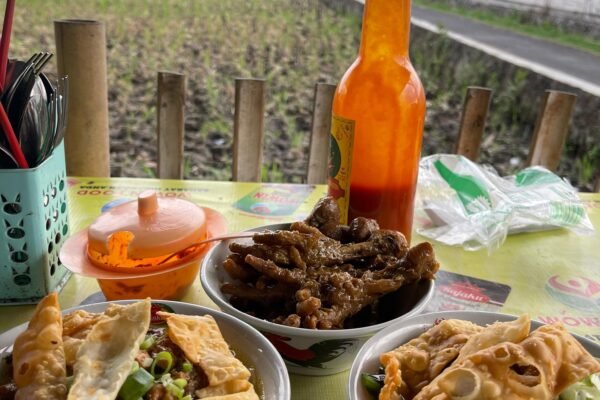 Berburu Kuliner Mie Ayam dengan View Sawah di Mie Ayam Ceker Pak Doel Jogja
