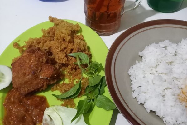 Lesehan Mbak Watik Joga, Free Refil Nasi Sepuasnya, Pasti Kenyang!