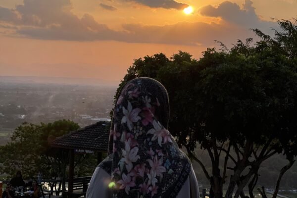 Kuliner Puncak Sosok Jogja: Menikmati Senja Ditemani Makanan Sederhana