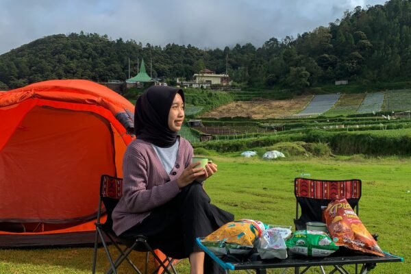 Camping di Lapangan Bukit Mongkrang: Cocok untuk Bersantai dan Menikmati Pemandangan Indah