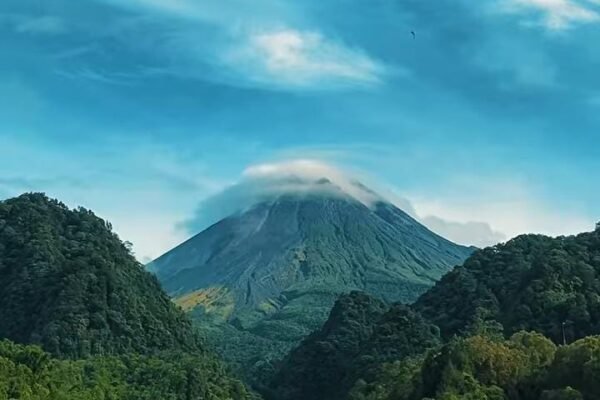 Nawang Jagad: Wisata Alam dengan Pesona Gagahnya Gunung Merapi