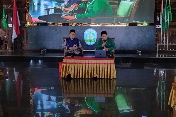 Terbang dari Malaysia, Prof. Ahmad Sunawari Long Bicara Problematika Pendidikan Pesantren saat Hadiri 2nd Siir Santren 2024 Ponorogo