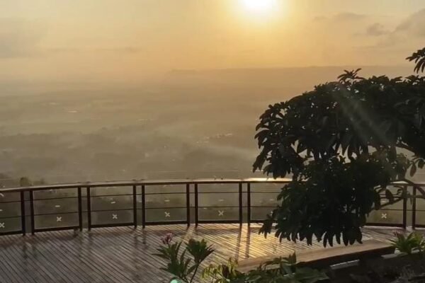 Wisata Puncak Jowin Tulungagung, Memadukan Ikon Pura dengan Latar Alam yang Indah