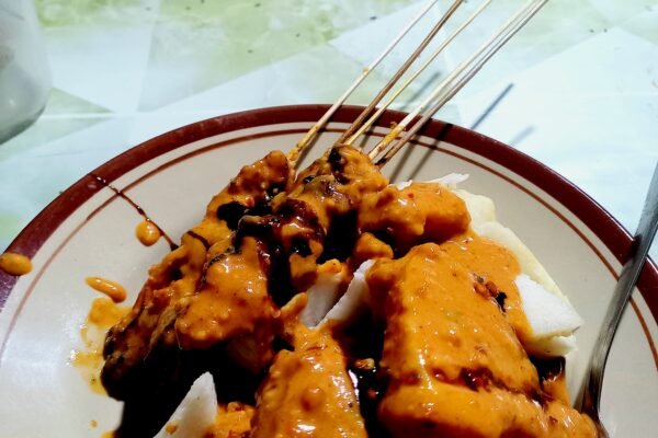 Lezatnya Sate Ayam Tendaan Pinggir Jalan: Sajian Sederhana yang Bikin Nagih