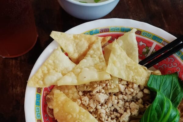 Mie Yamie ala Kedai Es Coklat Pintar: Perpaduan Rasa Lezat dalam Semangkuk Kenikmatan