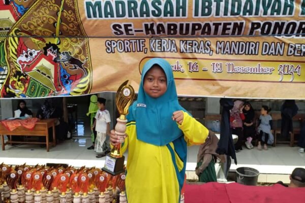 Hebat, Atlet Tenis Meja MI Al-Faqih Wringinanom Sabet Juara 1 Porseni Ma’arif Tingkat Kabupaten Ponorogo
