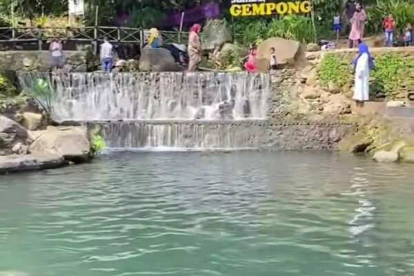 Eksplorasi Alam Sumber Gempong: Destinasi Asri di Mojokerto
