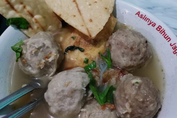 Rahasia Magnet Bakso Mas Bay Outlet Pertama, Atmosfer Nostalgia dan Favorit yang Tak Tergantikan