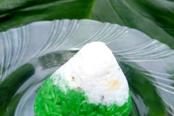 Menikmati Ketan Pandan Kelapa: Perpaduan Sempurna antara Tekstur Lembut, Warna Menggoda, dan Rasa Autentik Nusantara