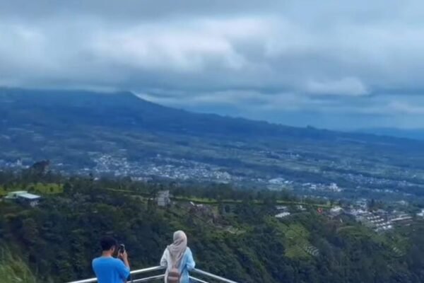 Kahyangan Skyline Wonosobo: Pesona Wisata dengan View Telaga Menjer yang Memukau