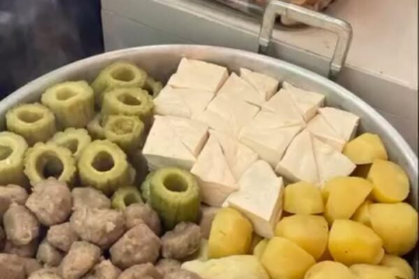 Siomay & Batagor Gajah Mada Ponorogo: Konsep Prasmanan Unik, Selalu Ramai Setiap Hari