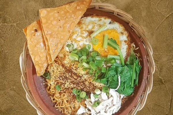 Din’s Mie Bakar, Sang Pelopor Kenikmatan Mie Bakar Cobek yang Menggoda Selera