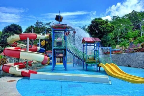 Taman Air Kalibening: Serunya Main Air dari Kolam Renang Hingga Snorkeling di Magelang