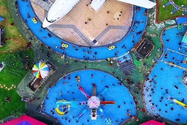 Wisata Unik di Karanganyar: Main Air Seru Ditemani Pesawat Besar di Intanpari Waterpark
