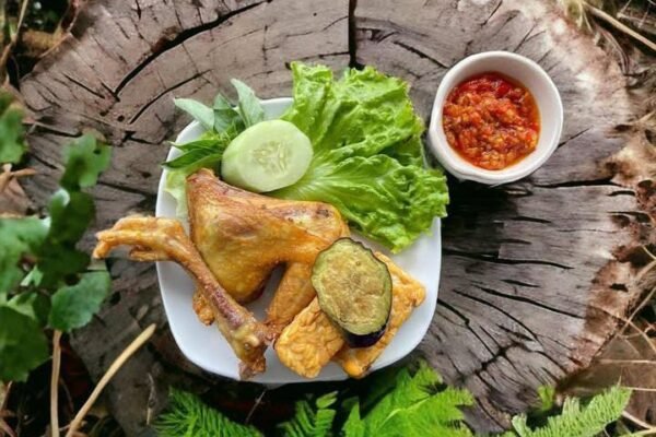Sensasi Makan Penyetan dan Nasi Tempong di Tengah Suasana Asri Dapur Bubu